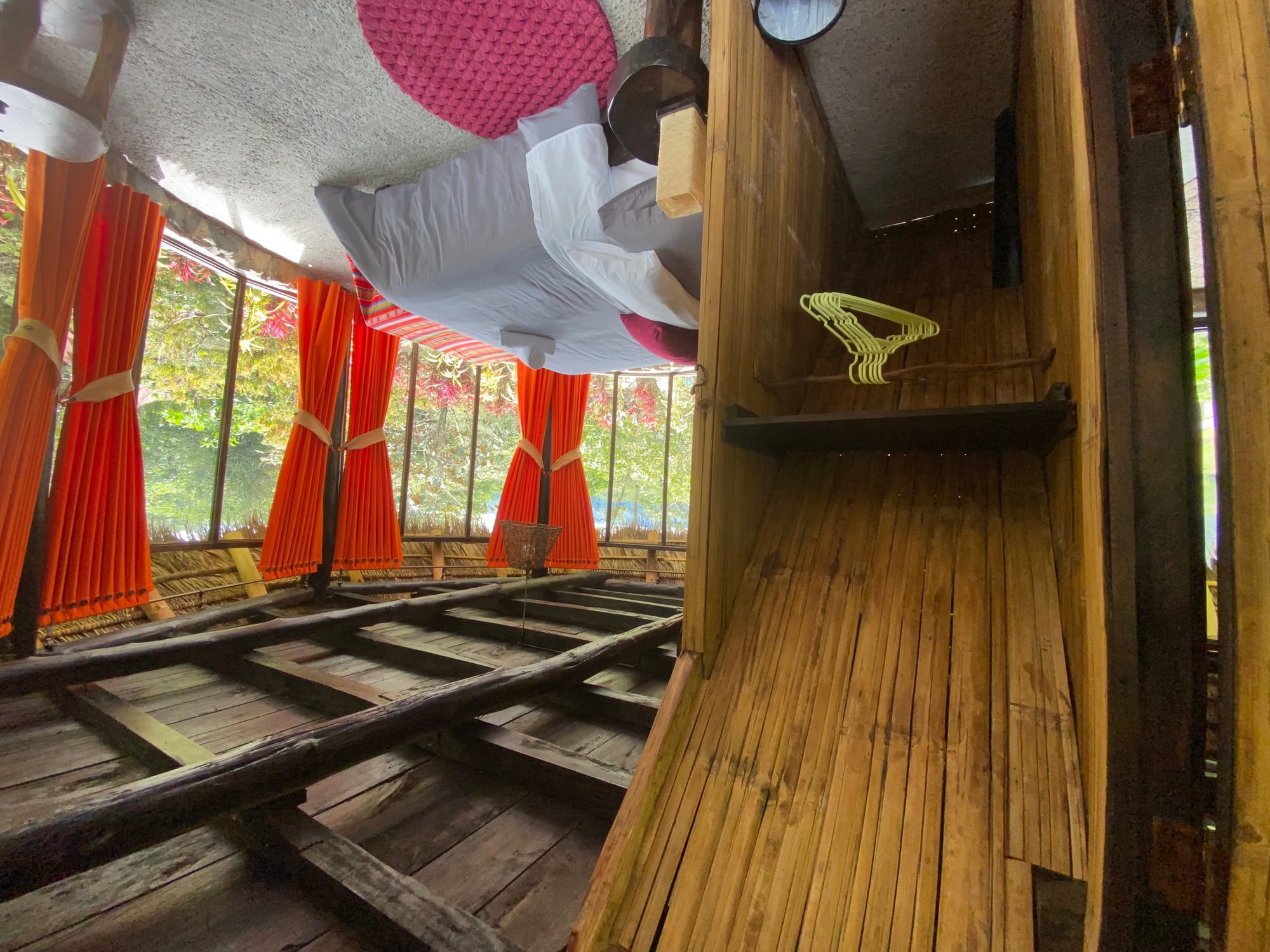 Espectacular choza tradicional de 120 metros cuadrado con capacidad para 12 personas - Reservas: 0994 004 019