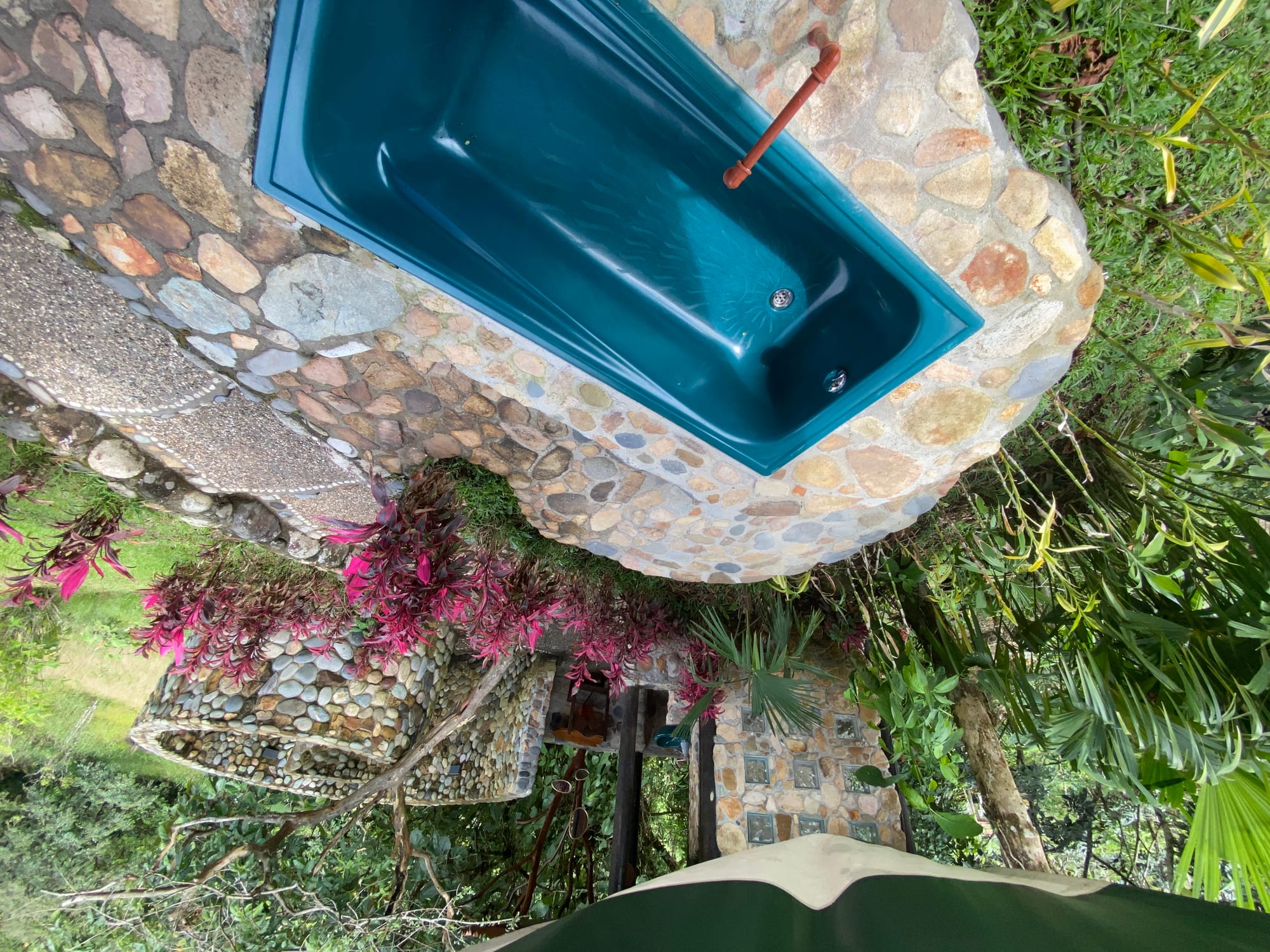 Espectacular choza tradicional de 120 metros cuadrado con capacidad para 12 personas - Reservas: 0994 004 019