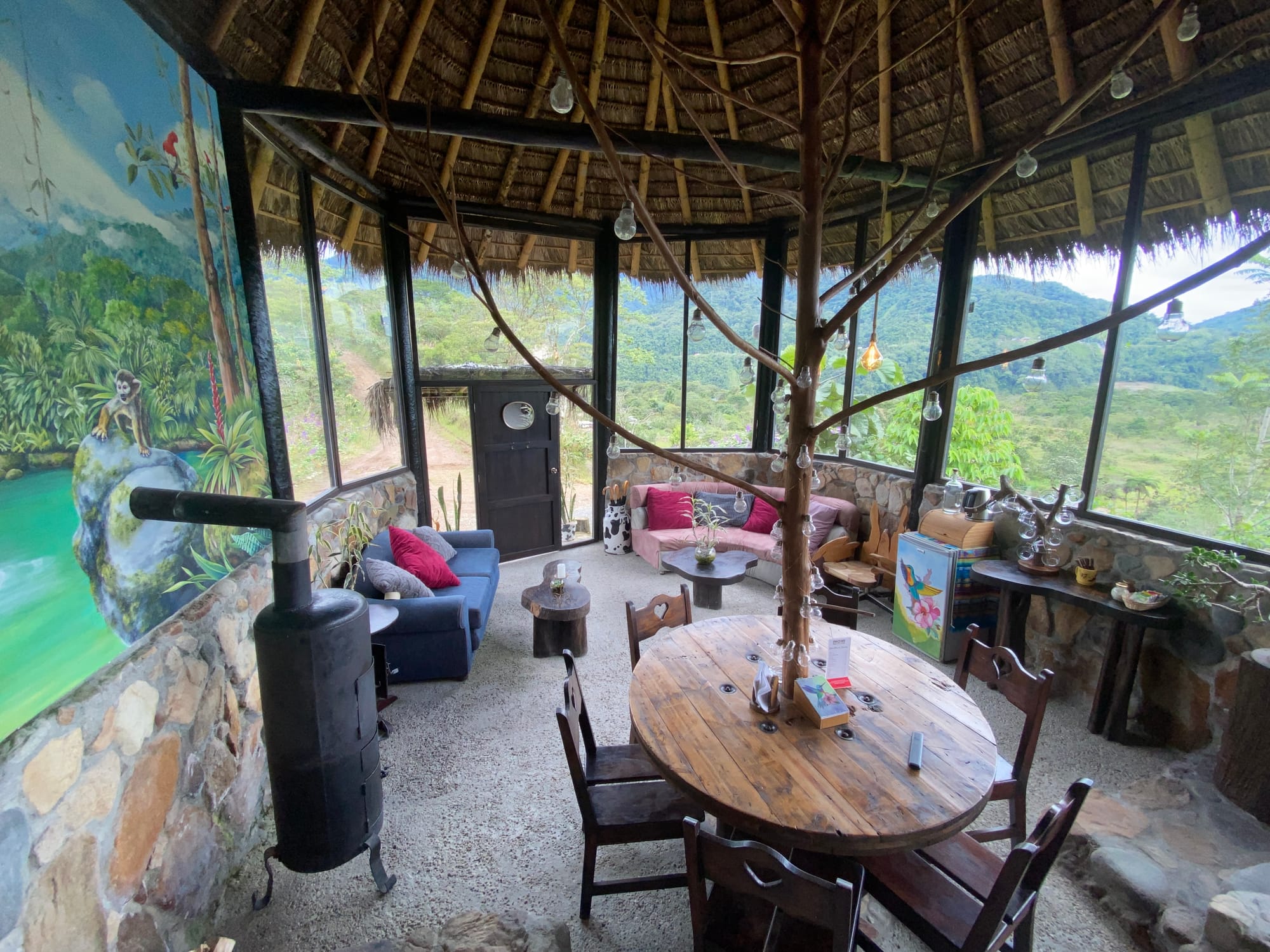 Espectacular choza tradicional de 120 metros cuadrado con capacidad para 12 personas - Reservas: 0994 004 019