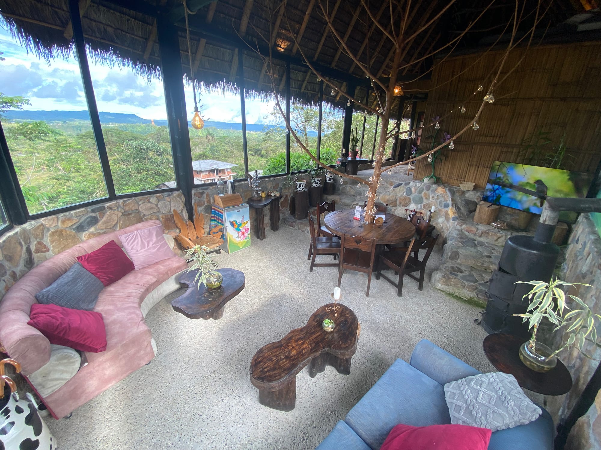 Espectacular choza tradicional de 120 metros cuadrado con capacidad para 12 personas - Reservas: 0994 004 019