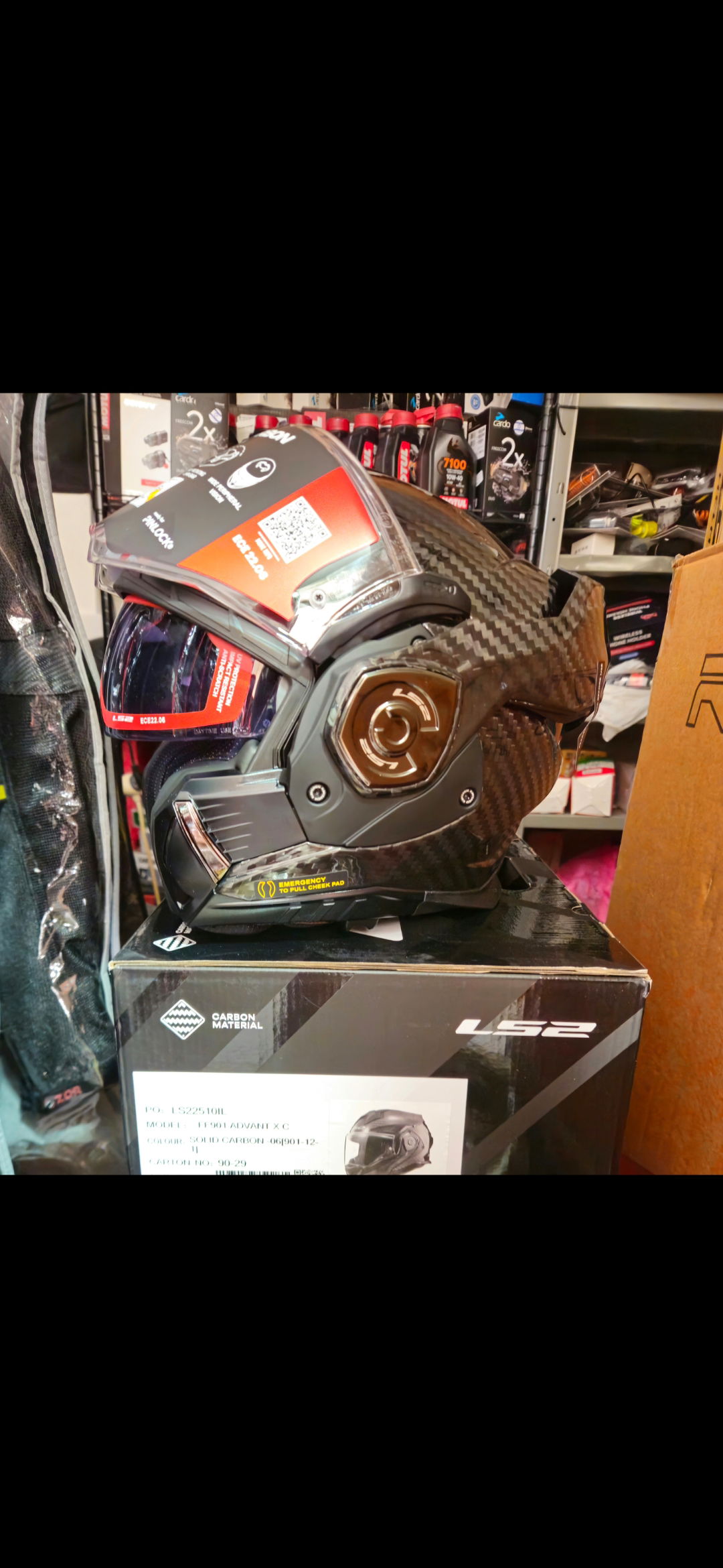 קסדה advant 901 X carbon עםפינלוק ותיק גב ודיבורית Q58-max ב2000₪ תוספת משקף שחור 120₪.