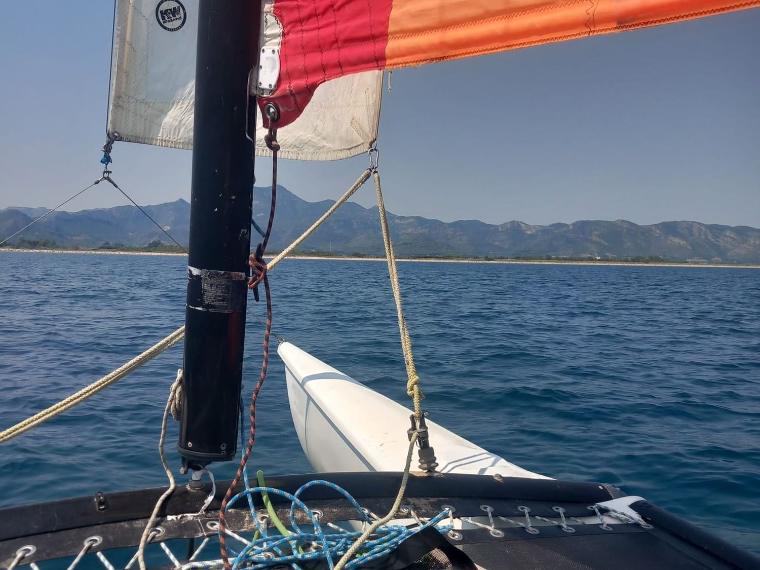 NAVEGANDO SOLO EN CATAMARÁN