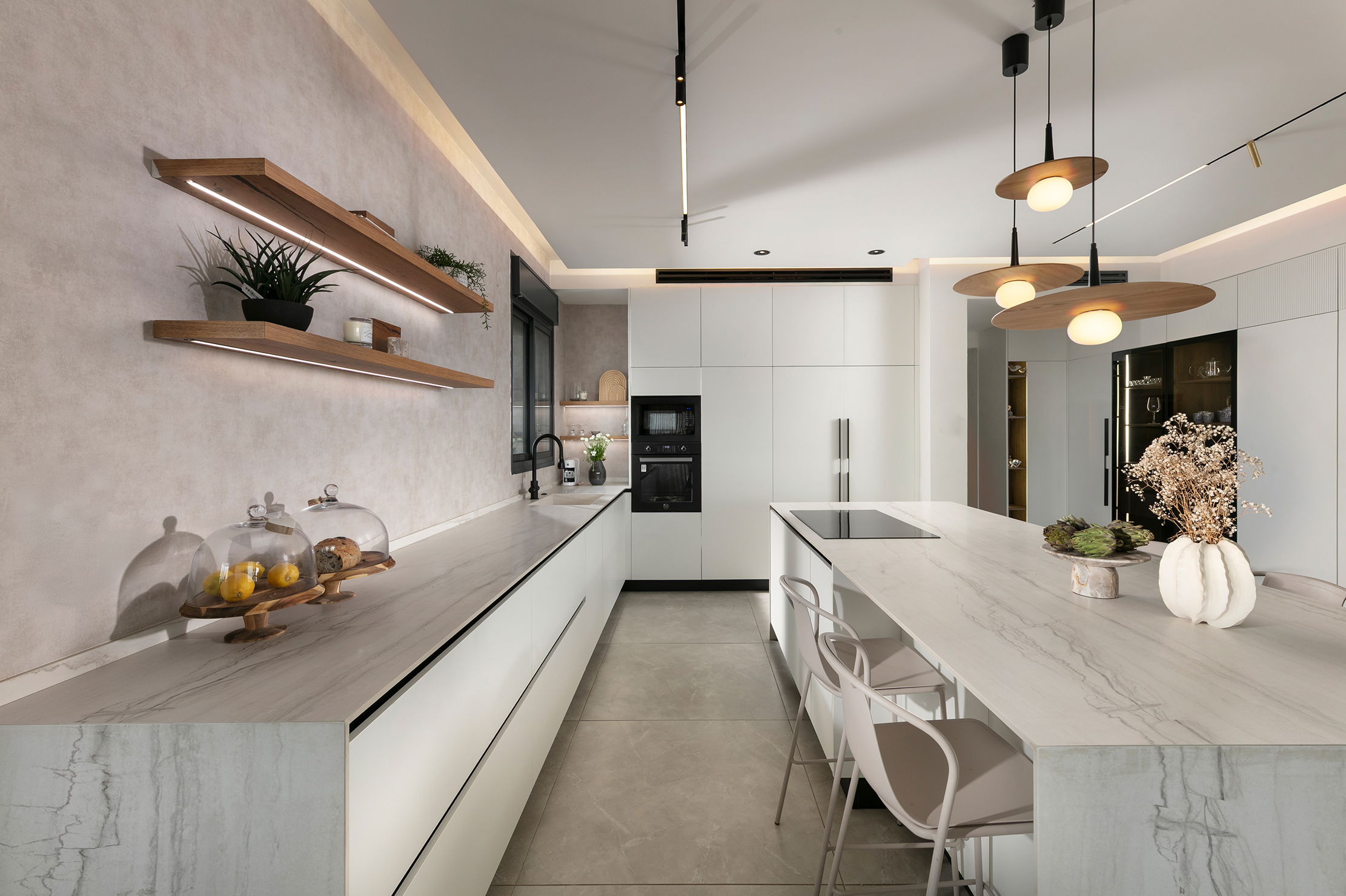 ישיבה דו צדדית משני צידי האי