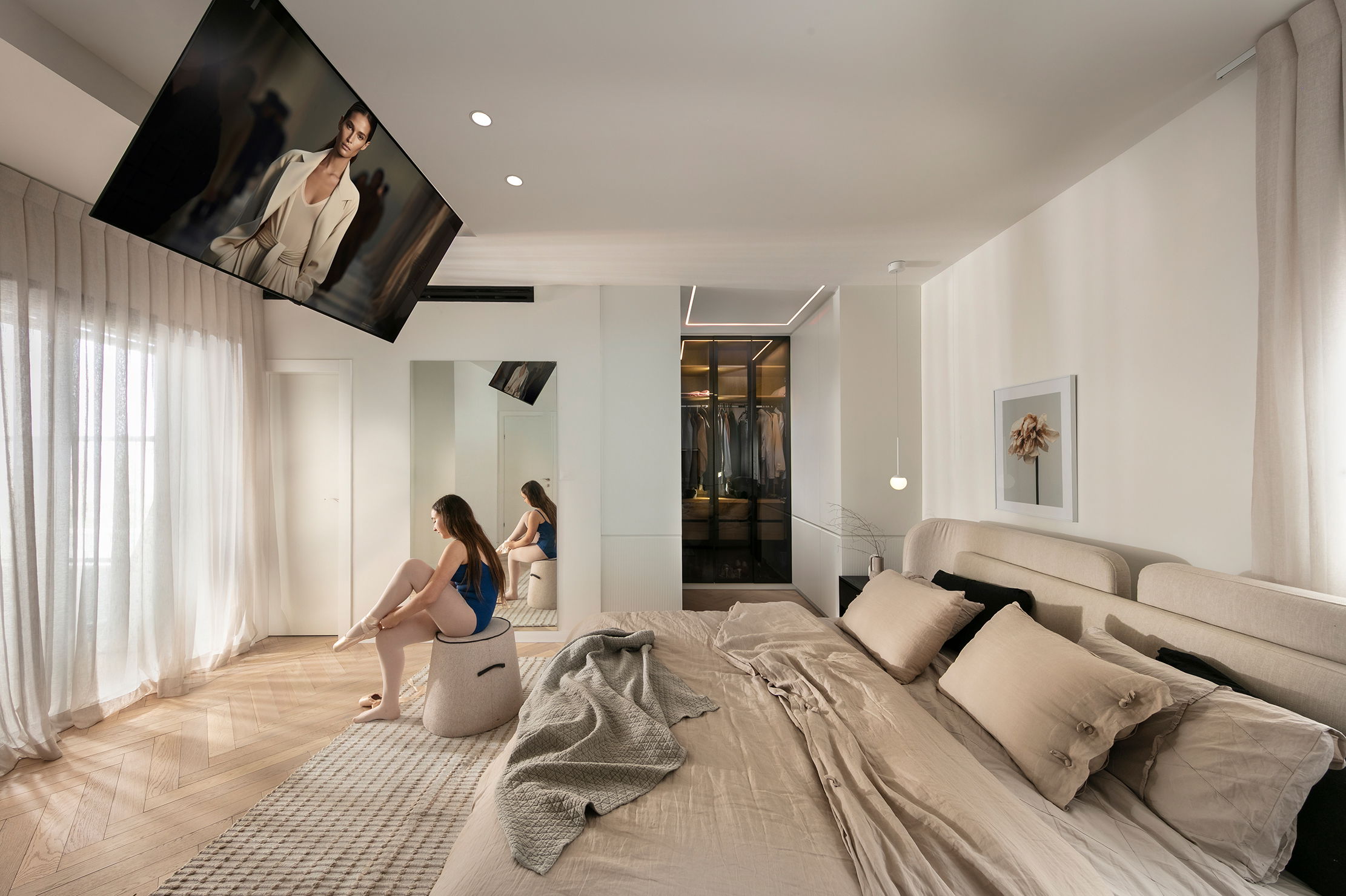 סויטת ההורים עם חדר ארונות פתוח 