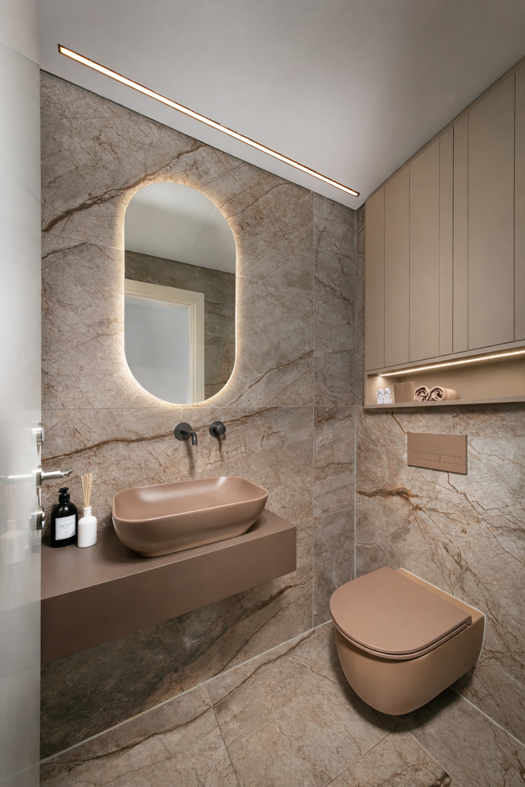 שירותי אורחים עם כלים סנטריים בצבע חום שוקולד