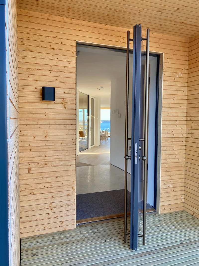 Åbner om sin egen akse. Min. bredde 1100 mm.