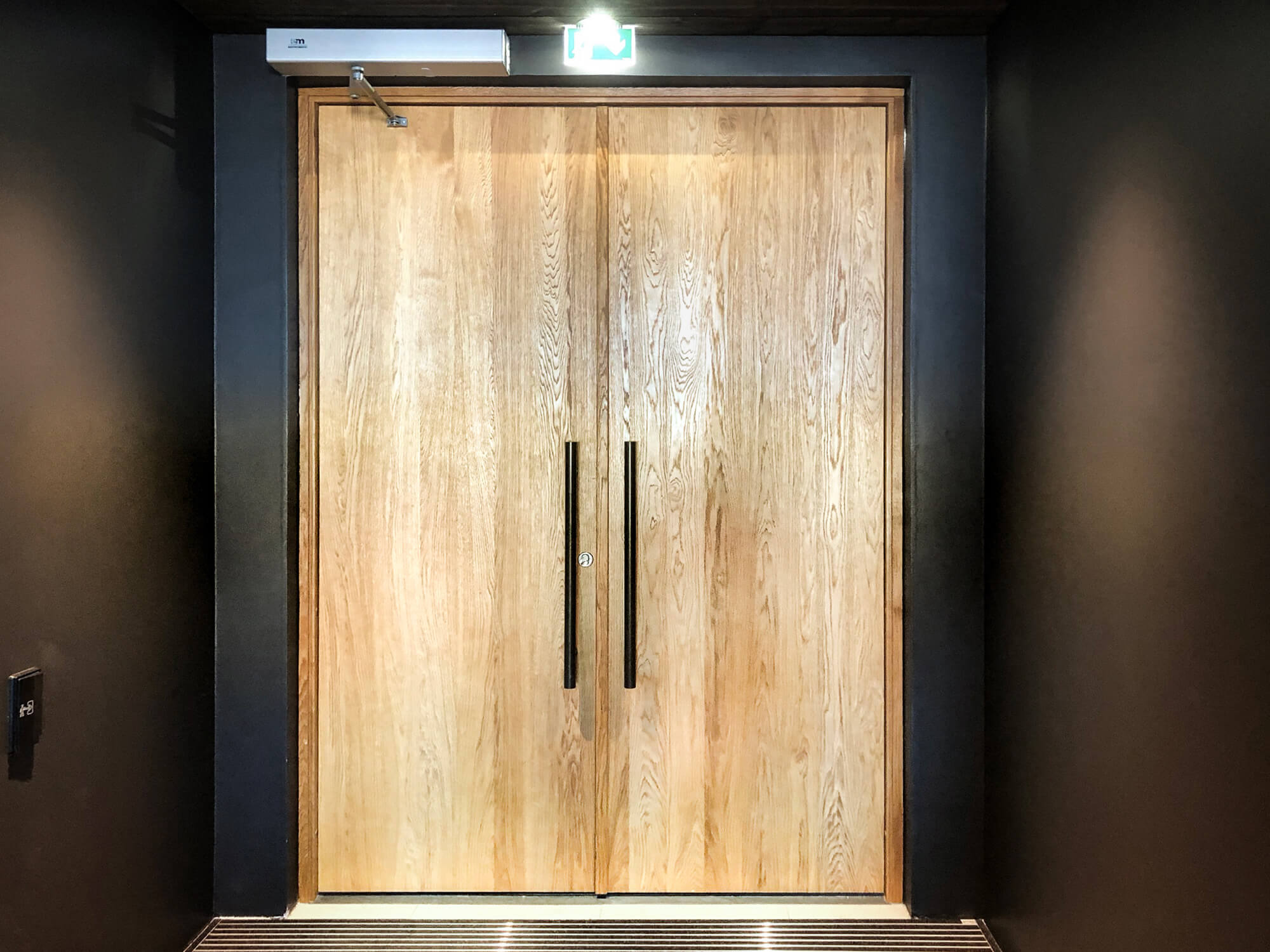 EKSTRANDS entrances, gates and garage doors