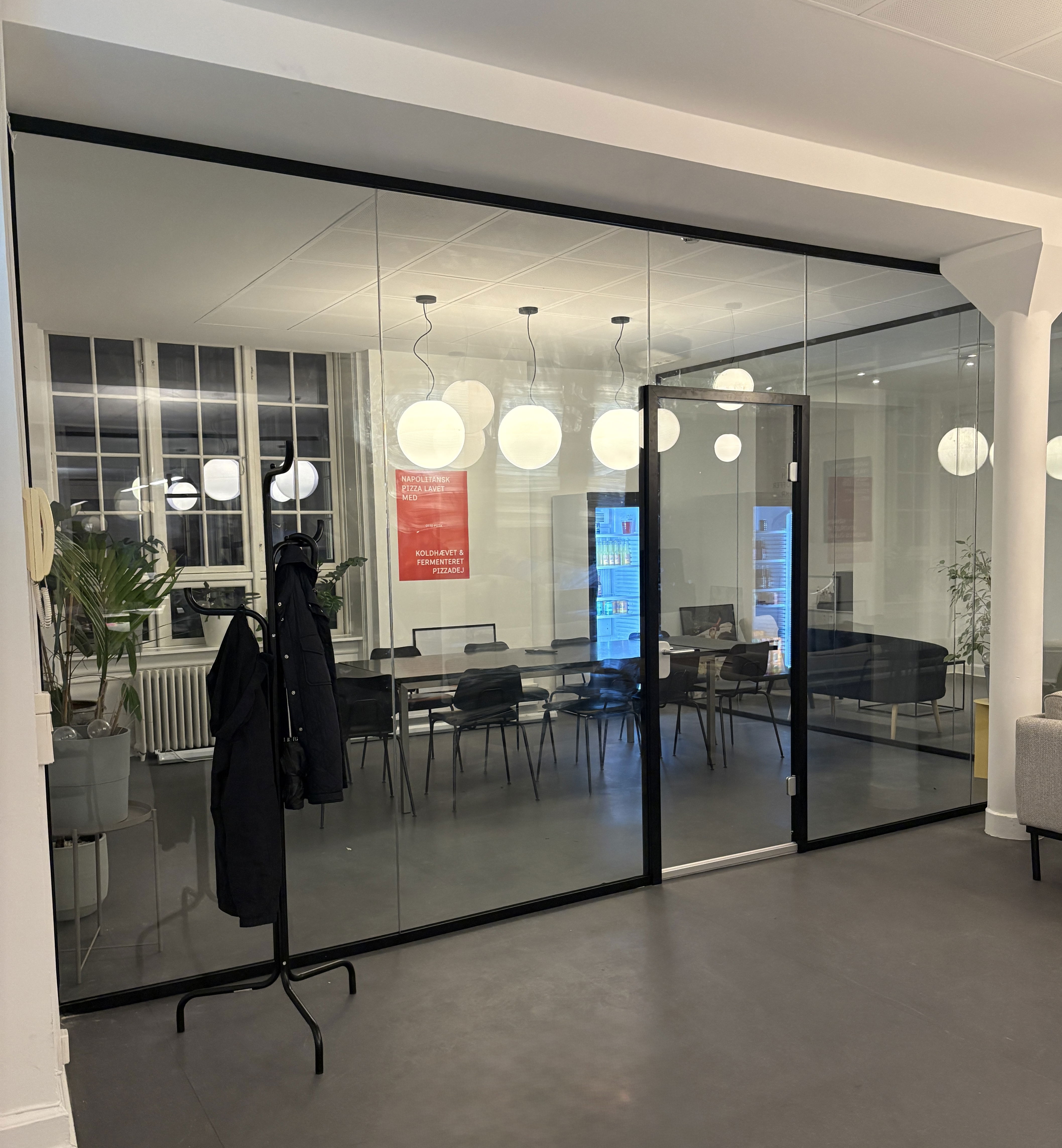 SD sound glass walls with or without bars for private and professional use