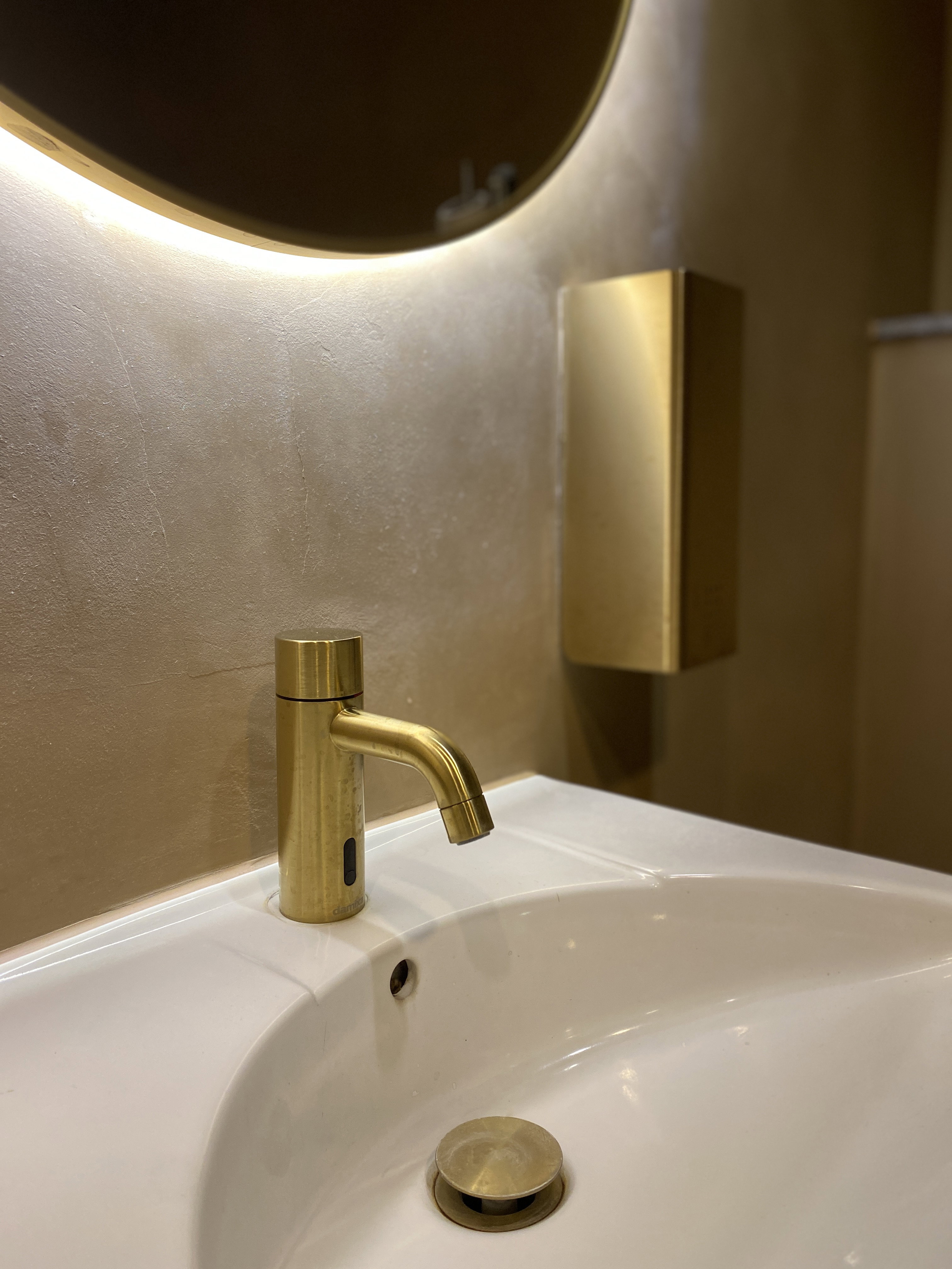 Quality sanitary fixtures from Austria for semi-public toilets