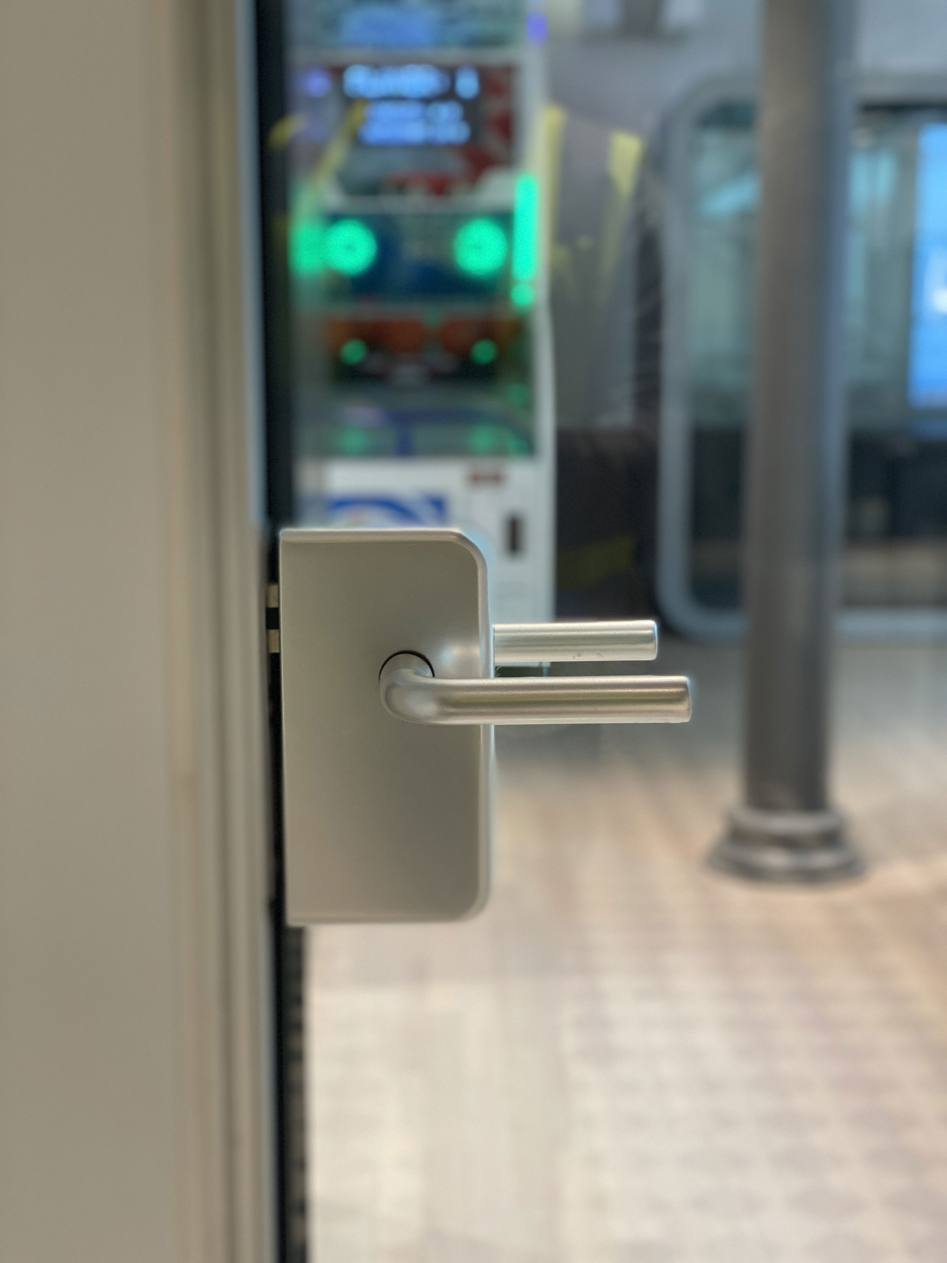 SD sound glass walls with or without bars for private and professional use