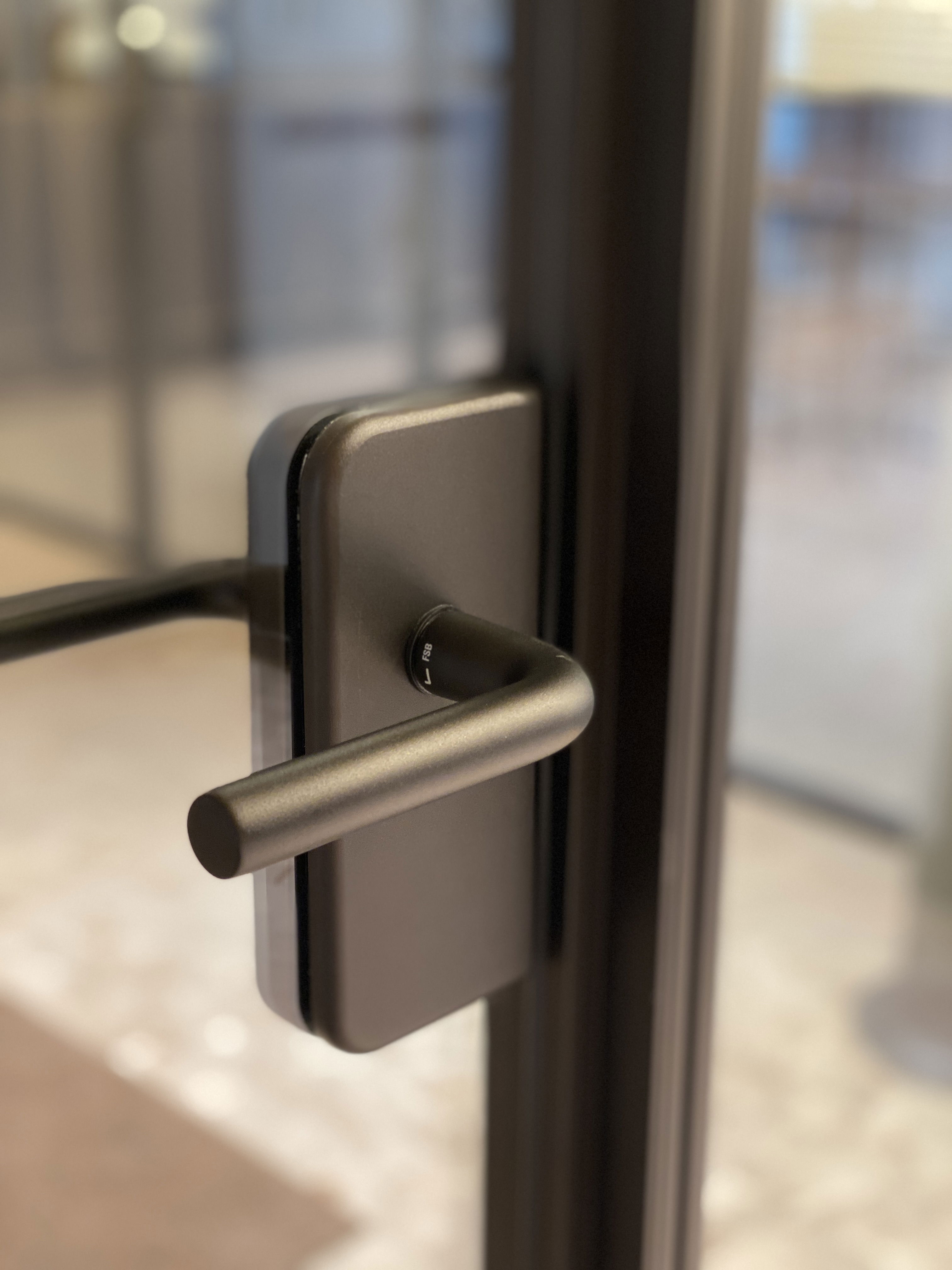 SD sound glass walls with or without bars for private and professional use