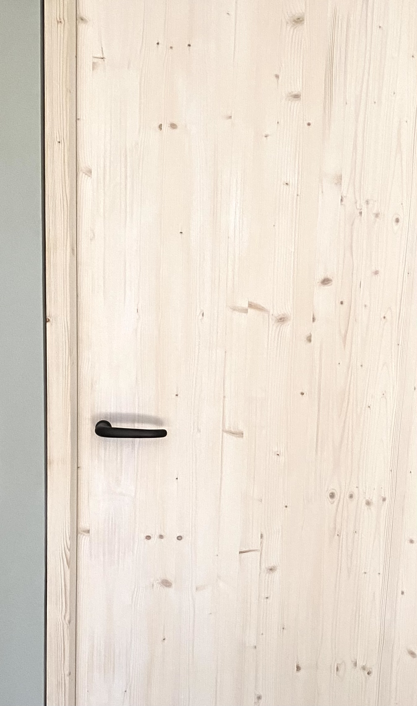 EKSTRANDS doors in solid wood or veneer