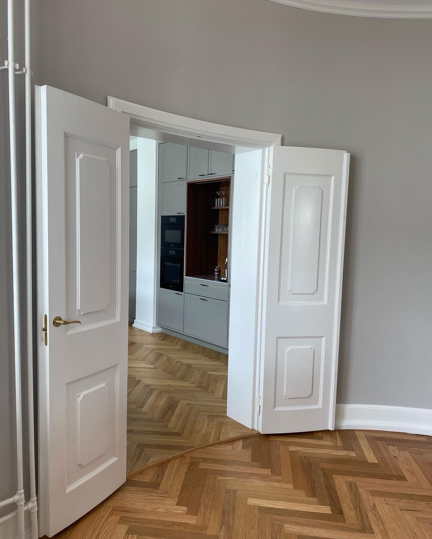 An Ekstrand door can be painted in all NCS or RAL colors.