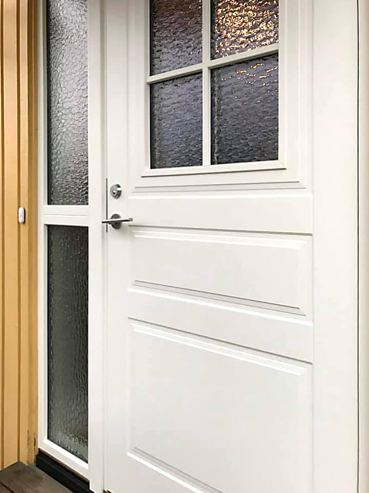 An Ekstrand door can be painted in all NCS or RAL colors.