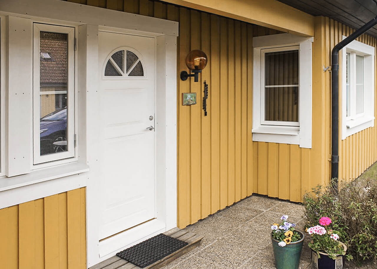 An Ekstrand door can be painted in all NCS or RAL colors.