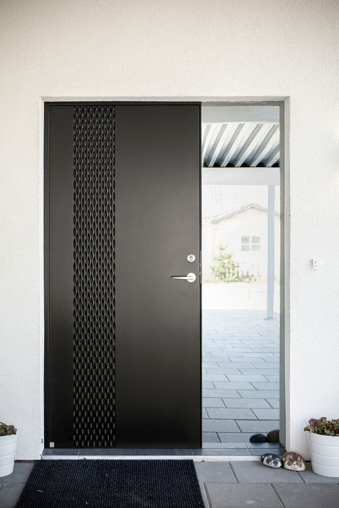 An Ekstrand door can be painted in all NCS or RAL colors.