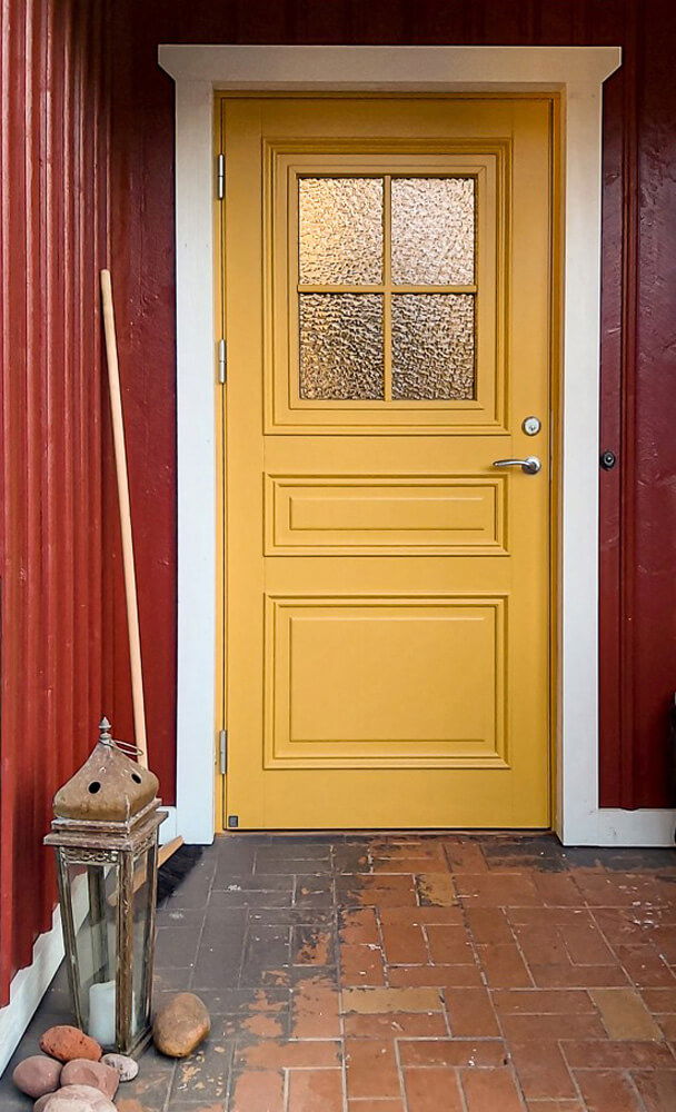 An Ekstrand door can be painted in all NCS or RAL colors.
