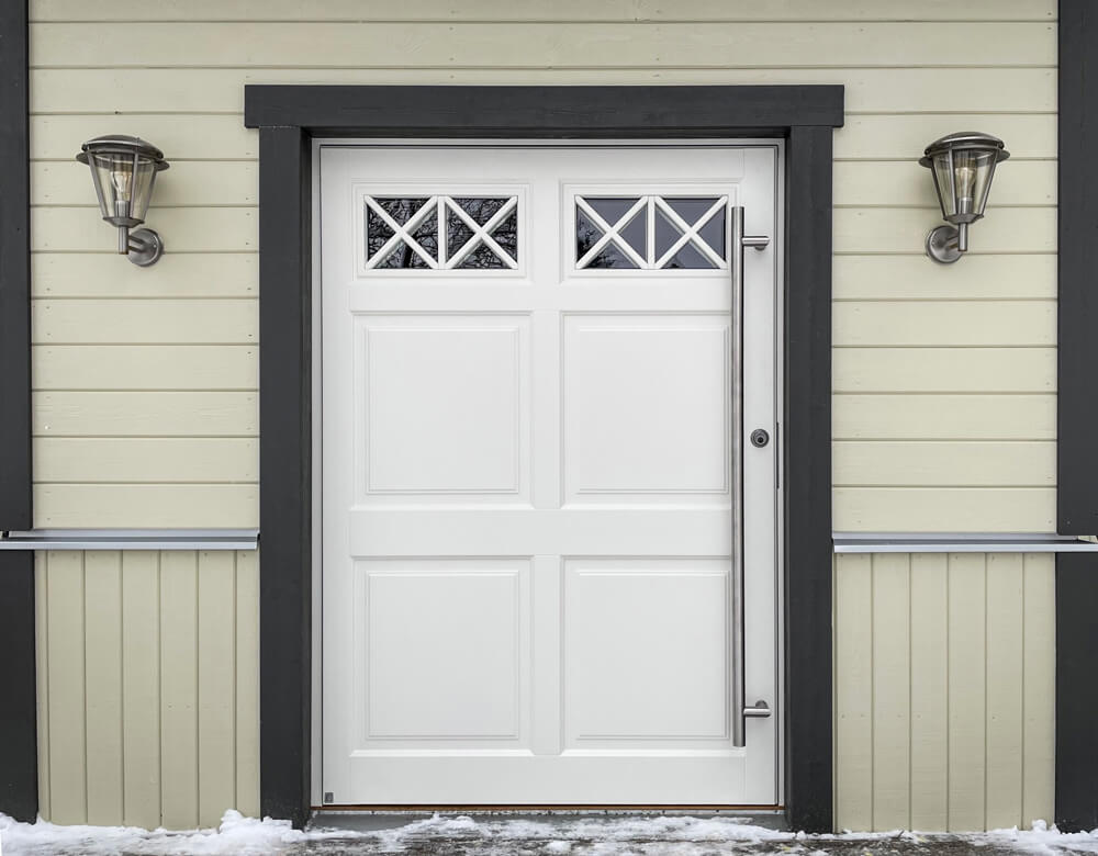 Opens on its own axis. Min. width 1100 mm.