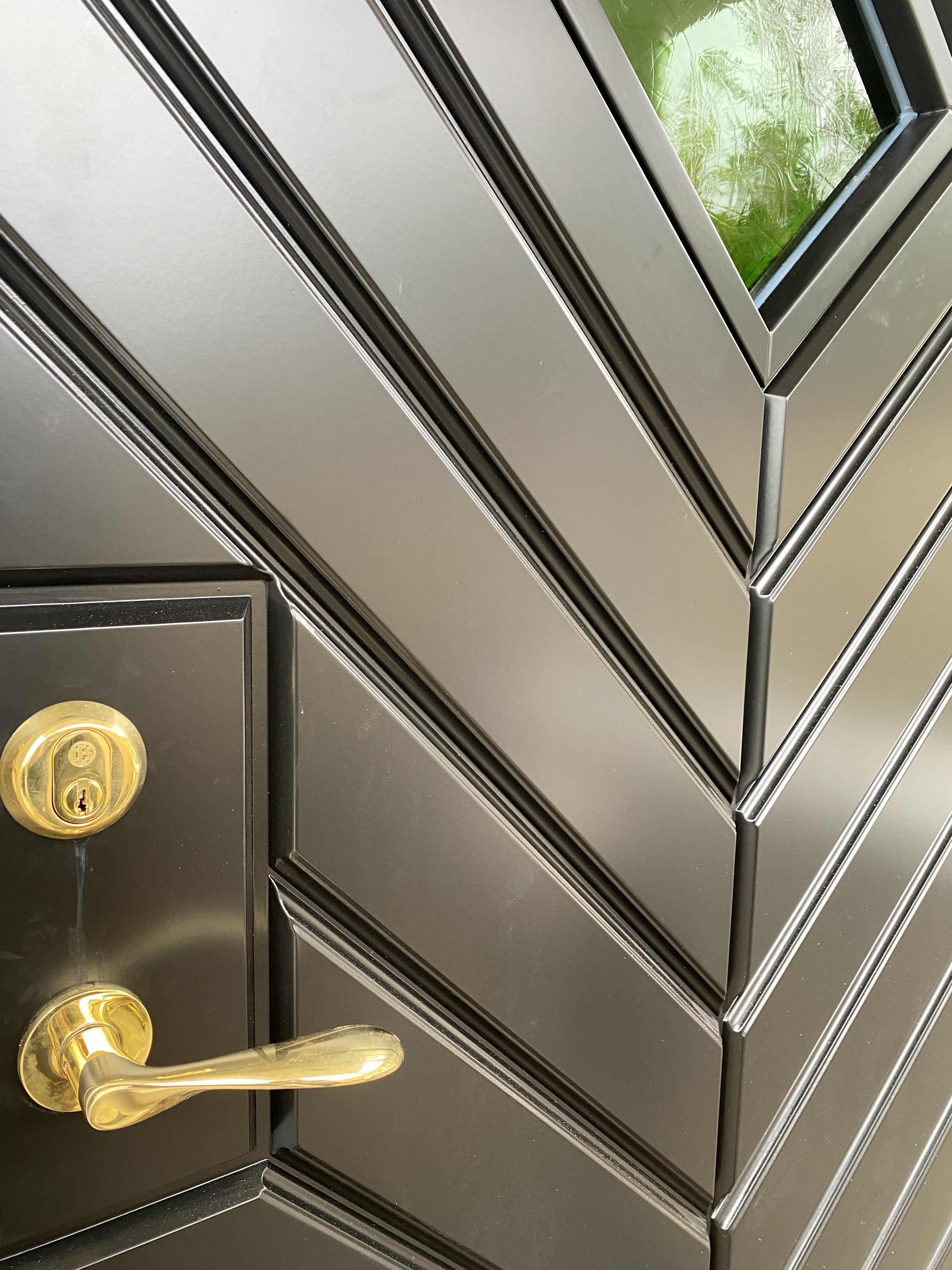 An Ekstrand door can be painted in all NCS or RAL colors.