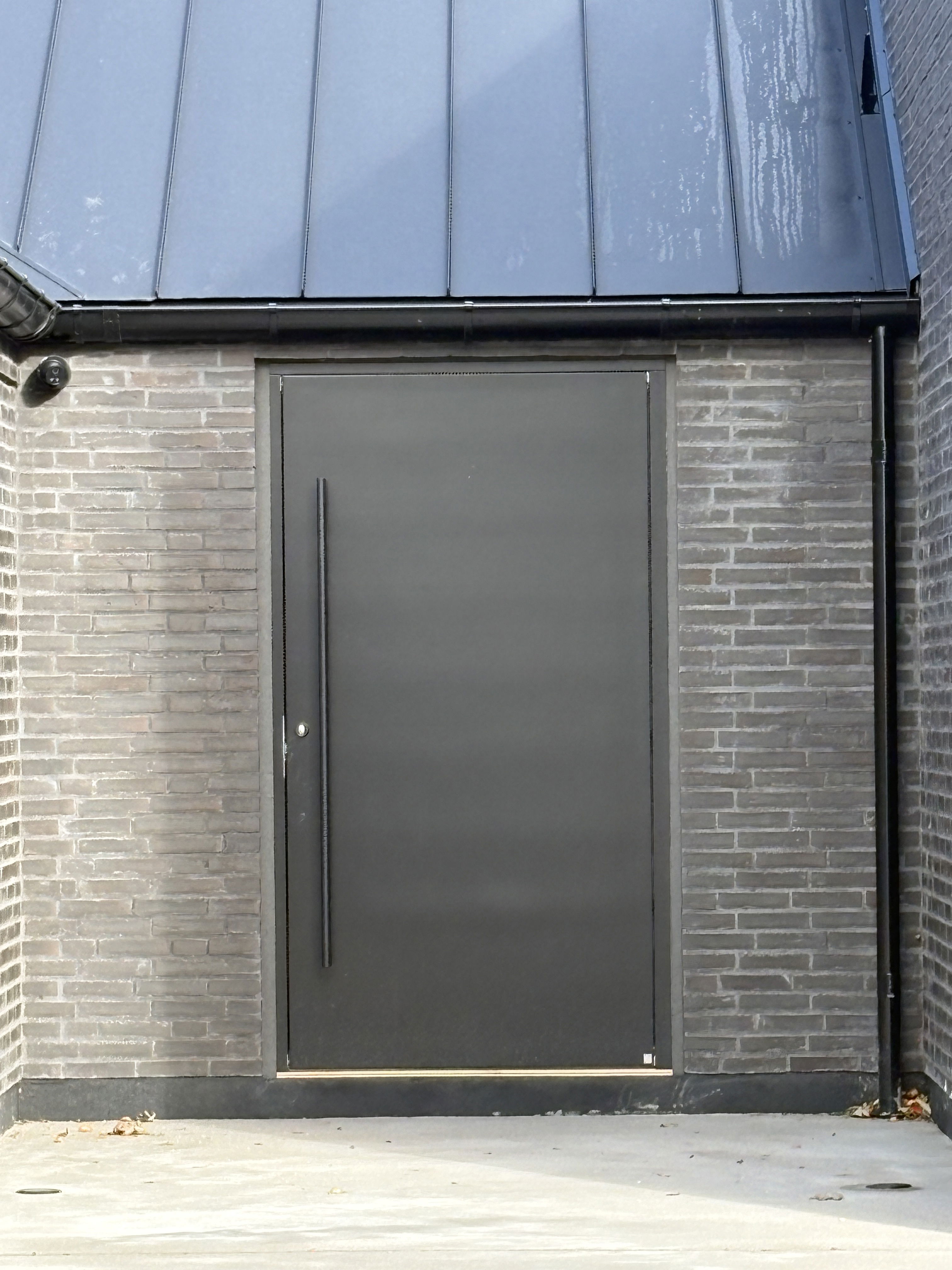 An Ekstrand door can be painted in all NCS or RAL colors.