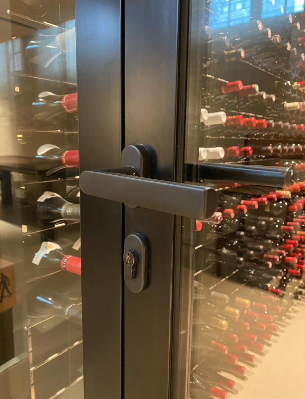 SD sound glass walls with or without bars for private and professional use