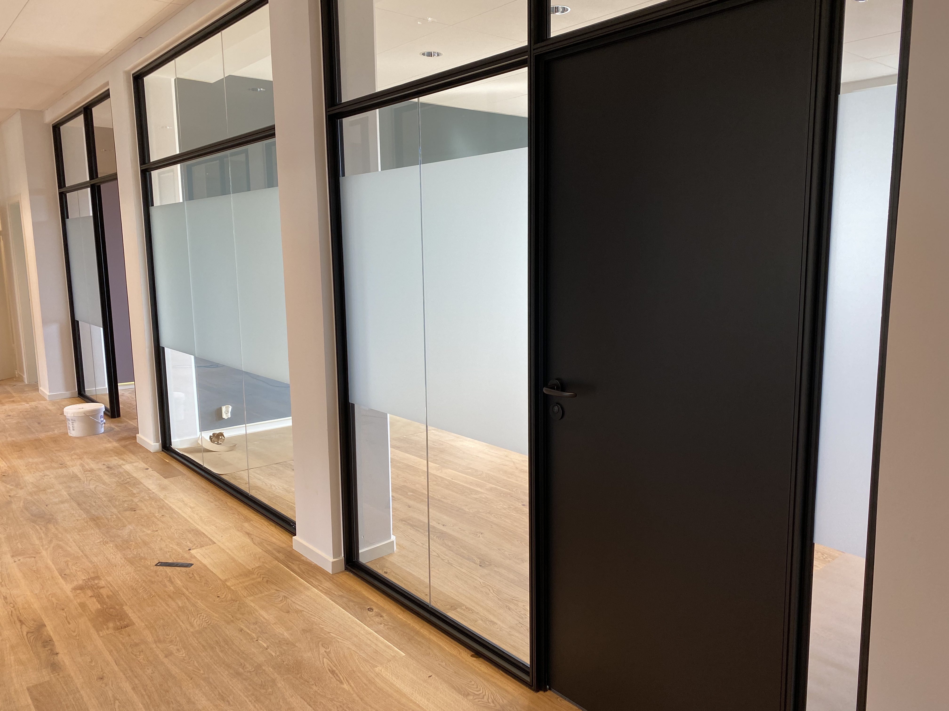 SD sound glass walls with or without bars for private and professional use