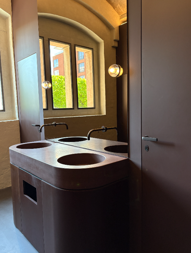 An Ekstrand door can be painted in all NCS or RAL colors.