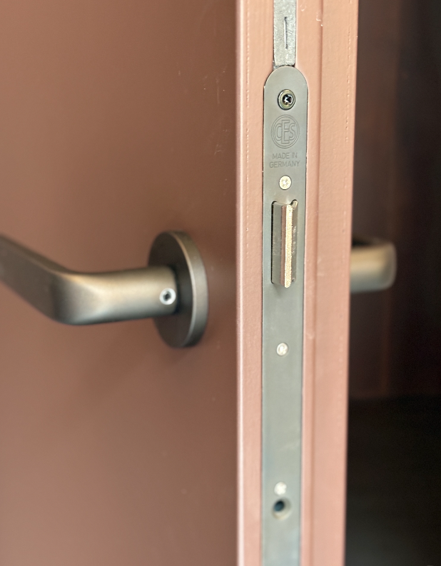 An Ekstrand door can be painted in all NCS or RAL colors.