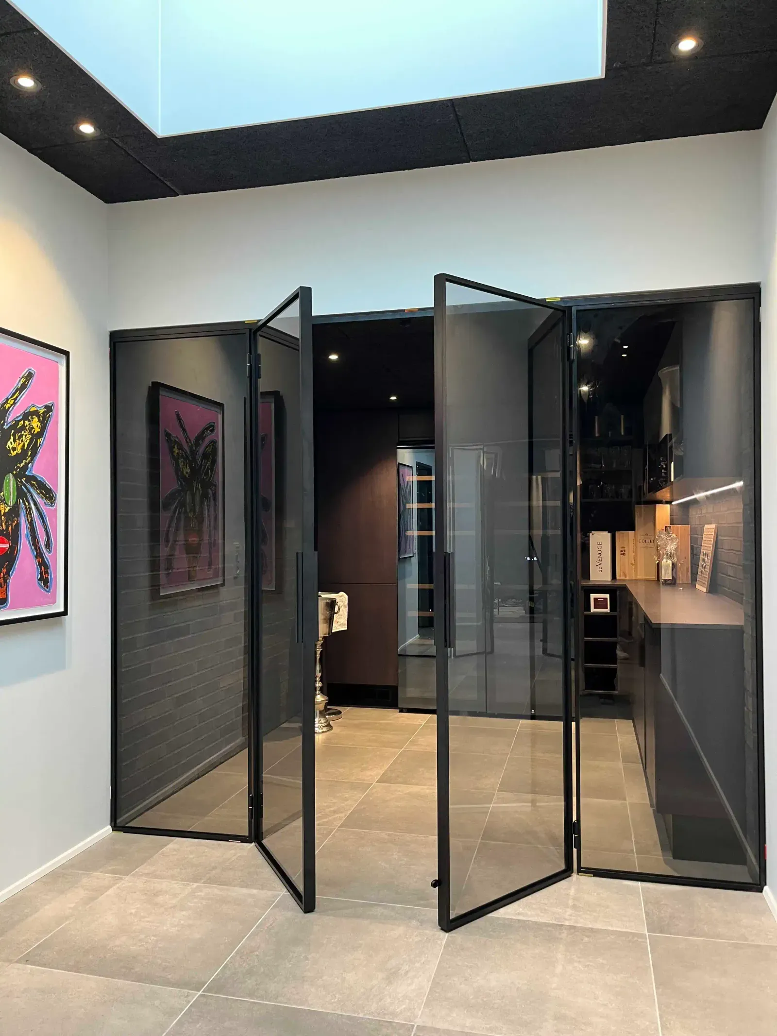 SD sound glass walls with or without bars for private and professional use