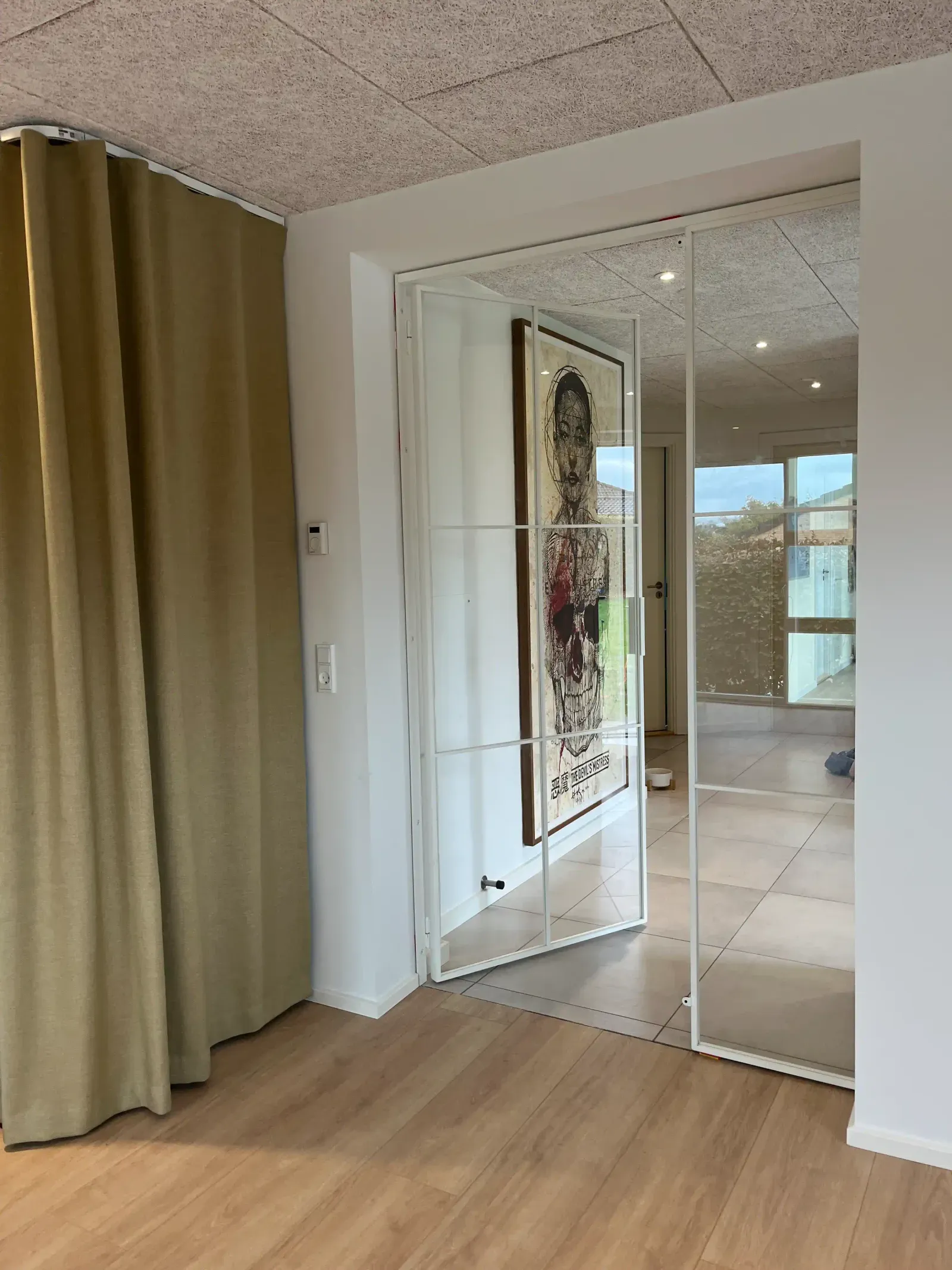 SD sound glass walls with or without bars for private and professional use