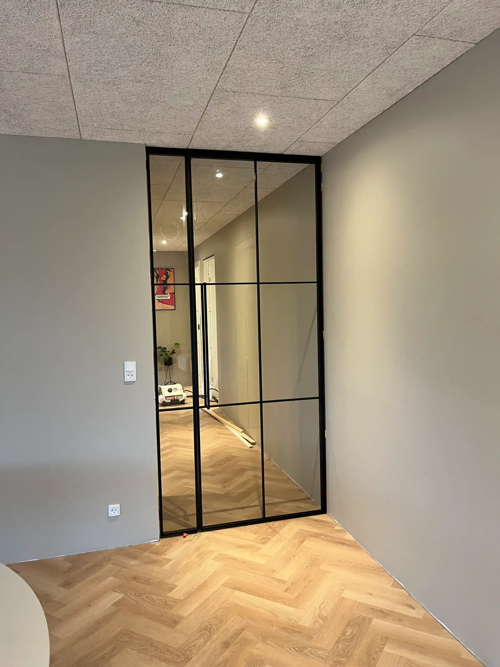 SD sound glass walls with or without bars for private and professional use