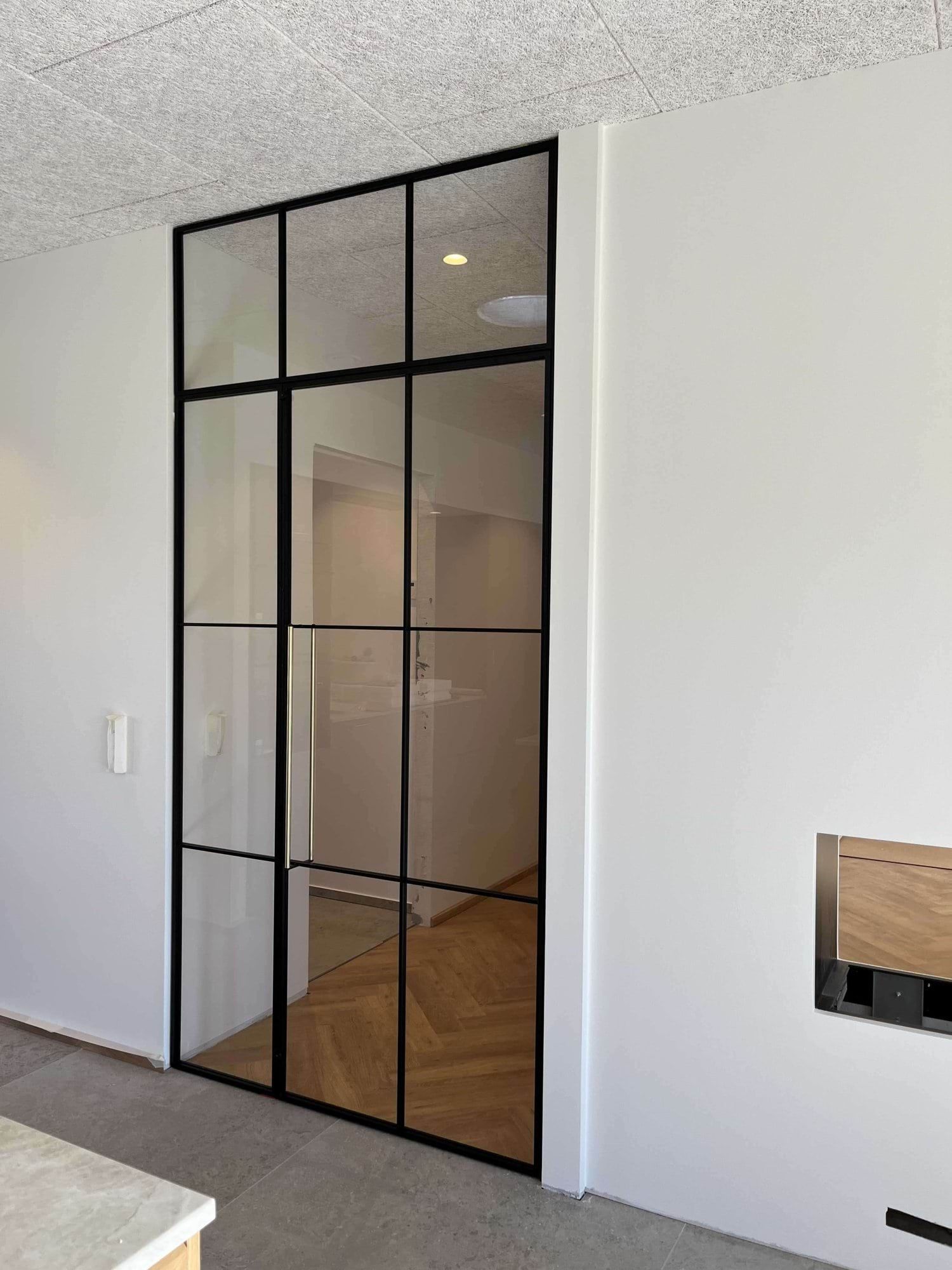 SD sound glass walls with or without bars for private and professional use