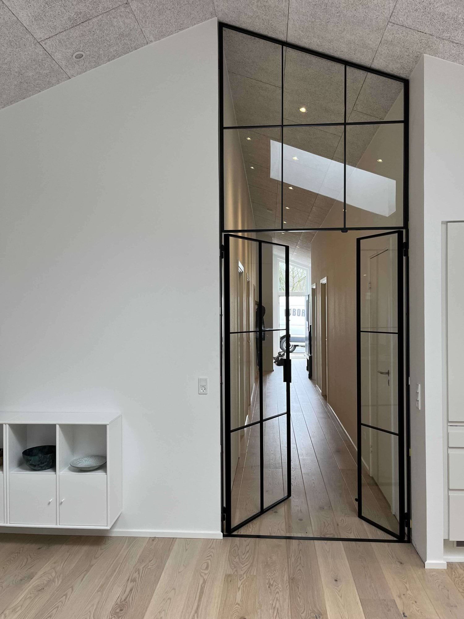 SD sound glass walls with or without bars for private and professional use