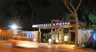 Ambulanze all&#039;Ospedale San Pietro image