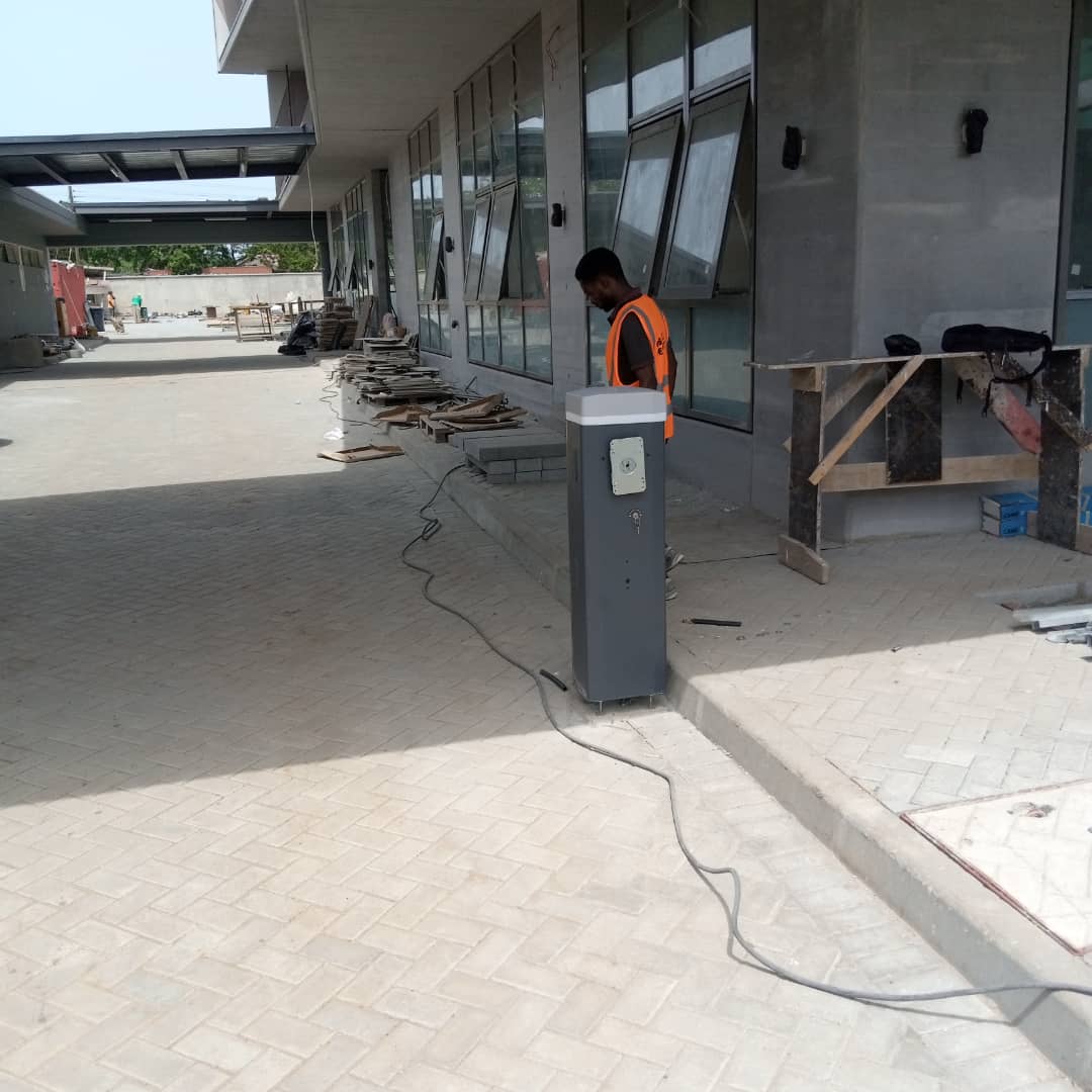 Installation of automatic booom barrier 