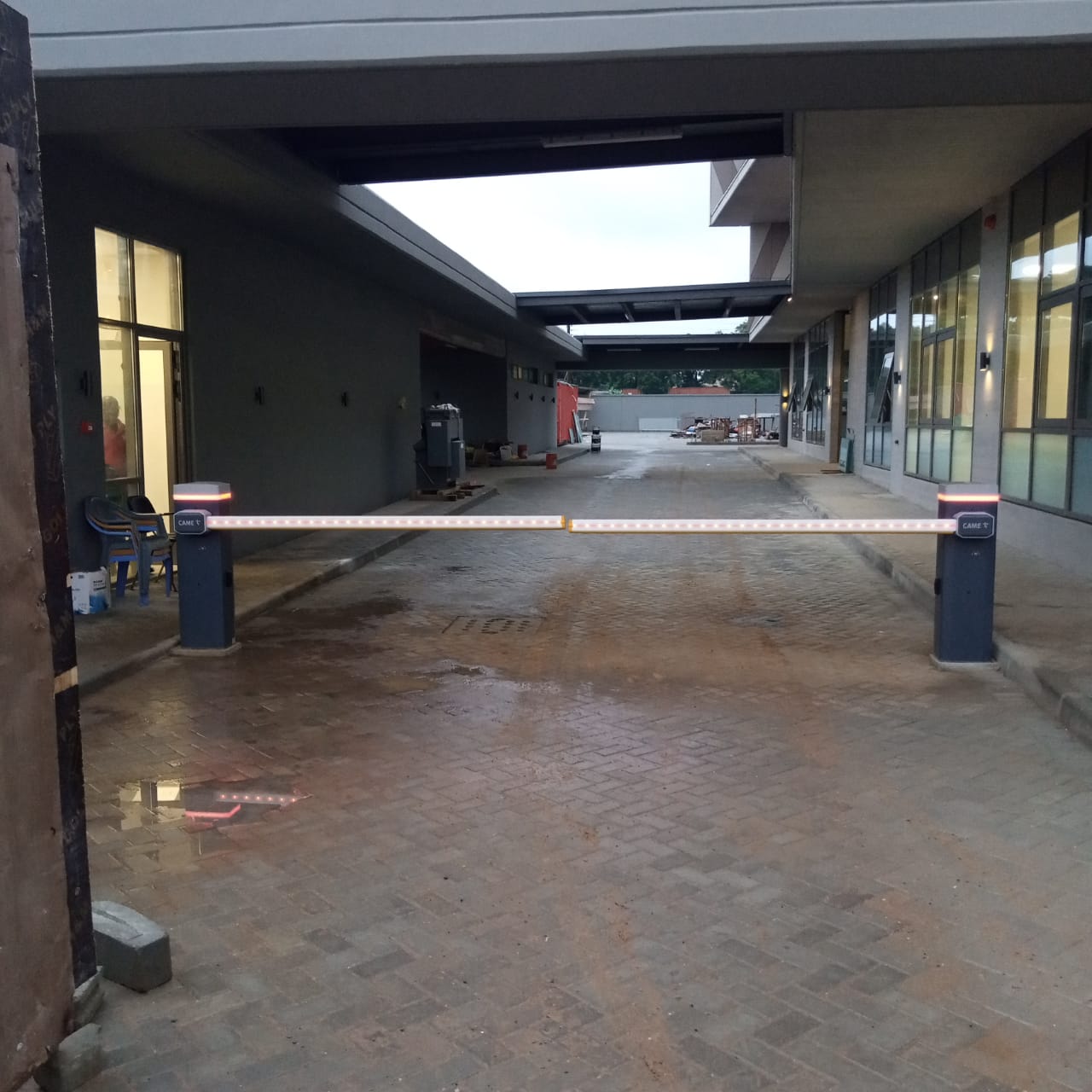 Installation of automatic booom barrier 