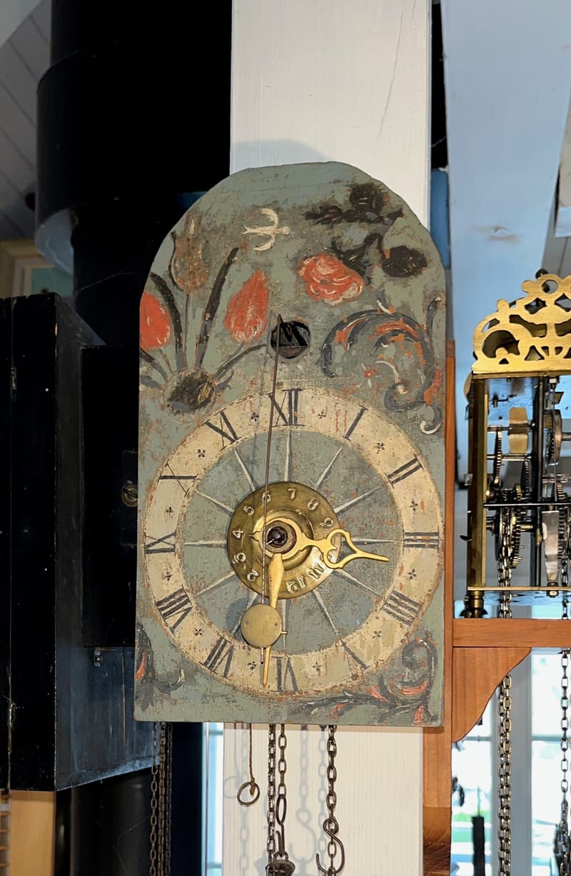 (158S) ALTE SCHILDERUHR MIT KUHSCHWANZPENDEL