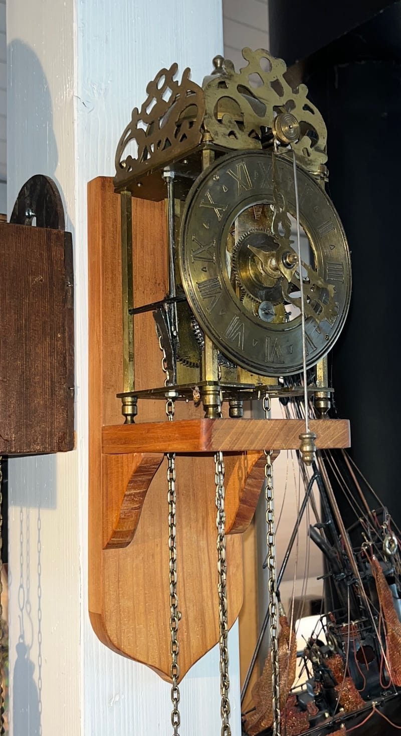 (162S) LATERNENUHR MIT KUHSCHWANZPENDEL