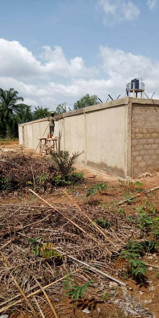 Construction de la clôture de sécurité