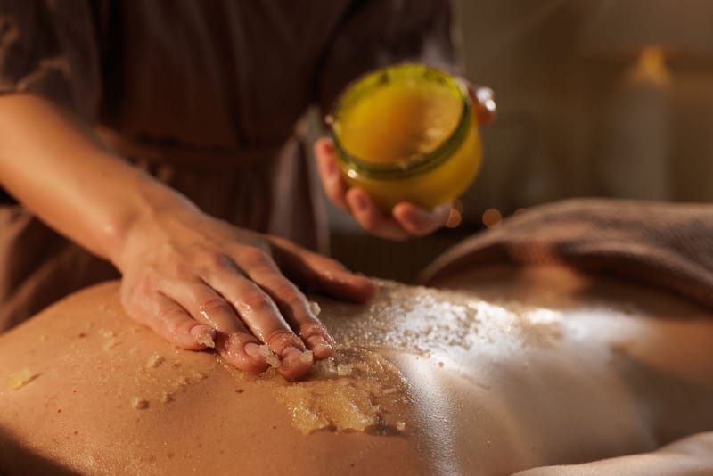 Aromatic body scrub & Relaxing massage (90 min)
