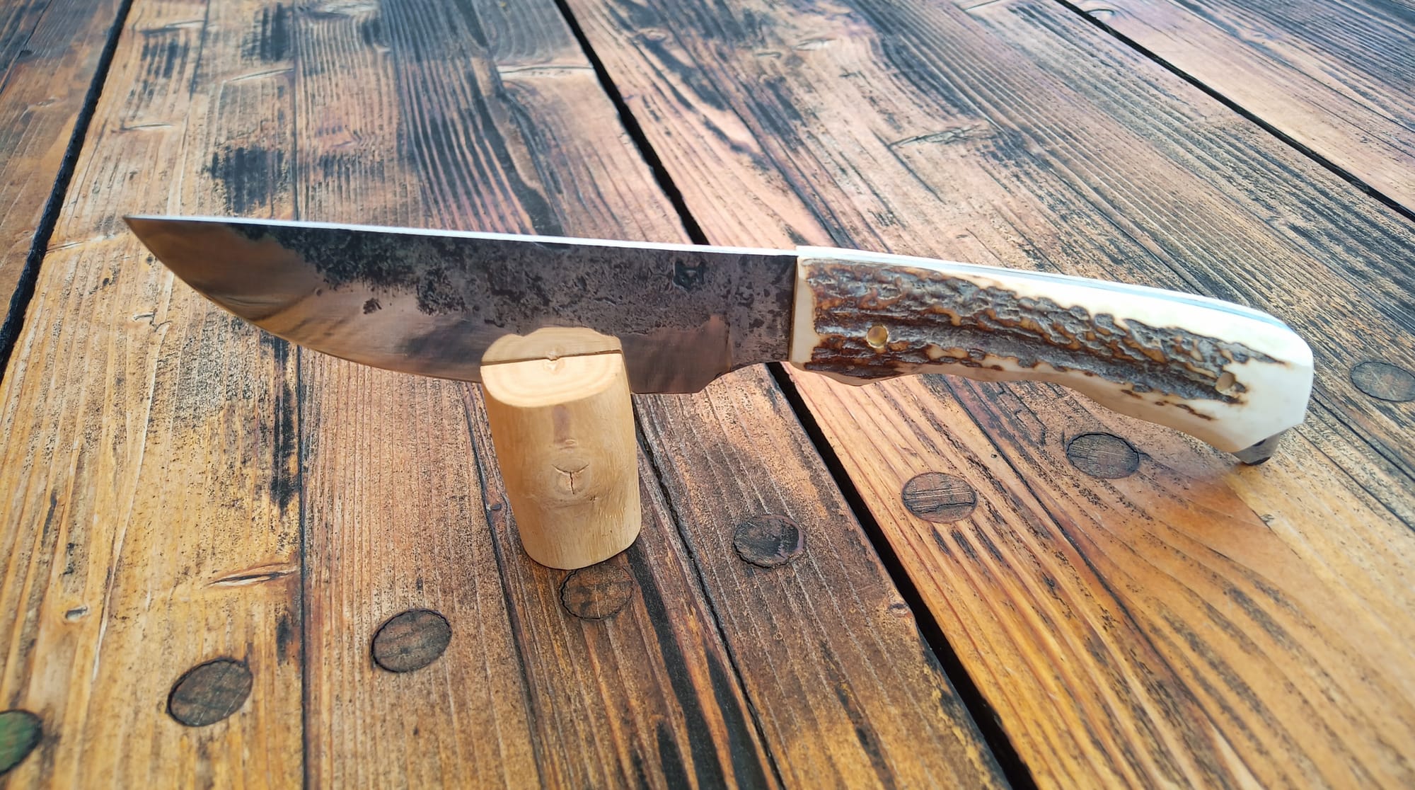 Couteau de camp forgé.