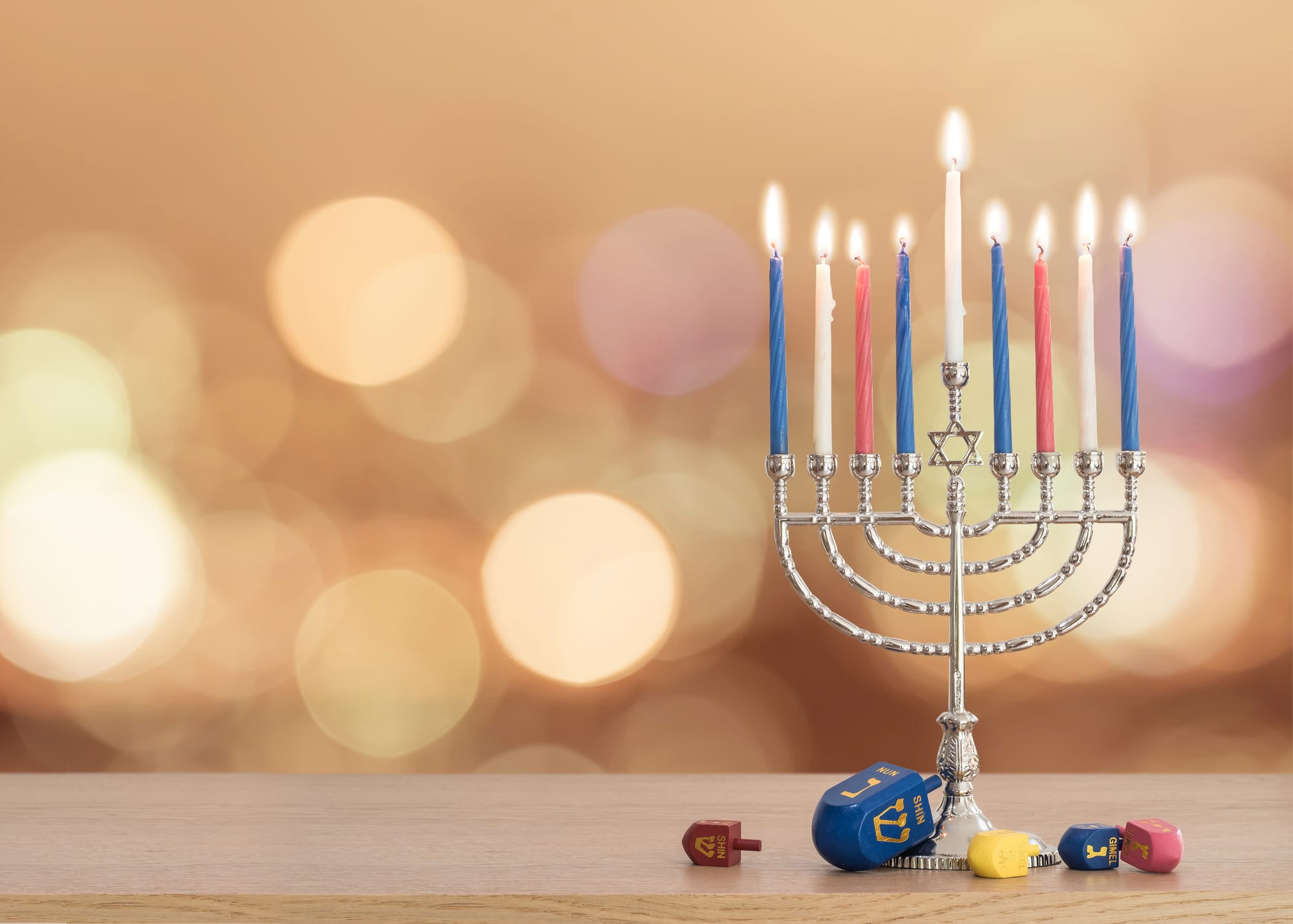 אין להמעיט בערך של מעט אור - עבודה זרה ח, א