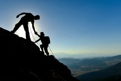 לא מפסידים רוחניות כאשר דואגים לזולת - עבודה זרה לה, ב