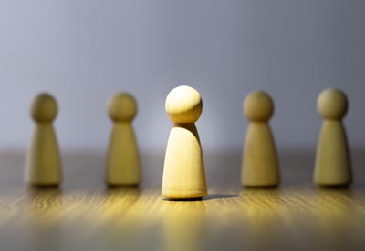 "לעשות כל אדם כאדם חשוב": האחריות הקולקטיבית לכפור בעבודה זרה - מח, ב