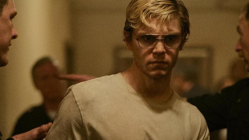 “MONSTROS: DAHMER – UM CANIBAL AMERICANO” e a narrativa monstruosa que impactou uma nação inteira