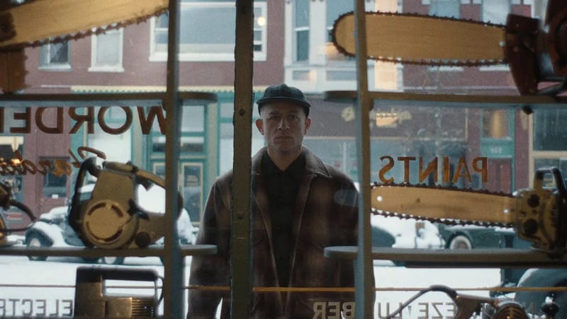 “MONSTROS: A HISTÓRIA DE ED GEIN” é bem construído, preocupa-se na humanização do personagem sem perder a essência do mal humano