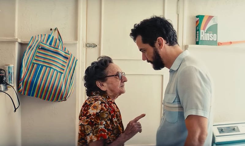 “O AGENTE SECRETO” declara que o Brasil ainda sofre com os inimigos do conhecimento e hostis à educação