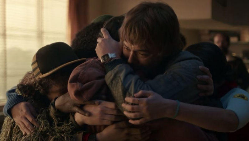“STRANGER THINGS” se prepara para o embate final enquanto nos emociona no meio do caminho