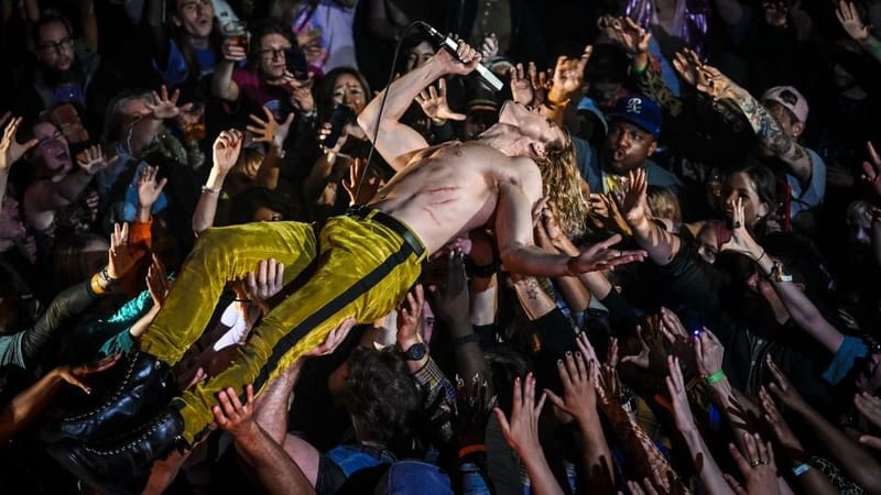 “O VAMPITO LESTAT” se enche de poder absoluto numa terceira temporada cheia de glamour cantando seus fracassos