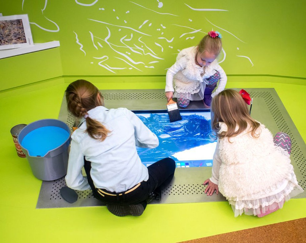 Children painting on a digital canvas at the Joslyn Art Museum